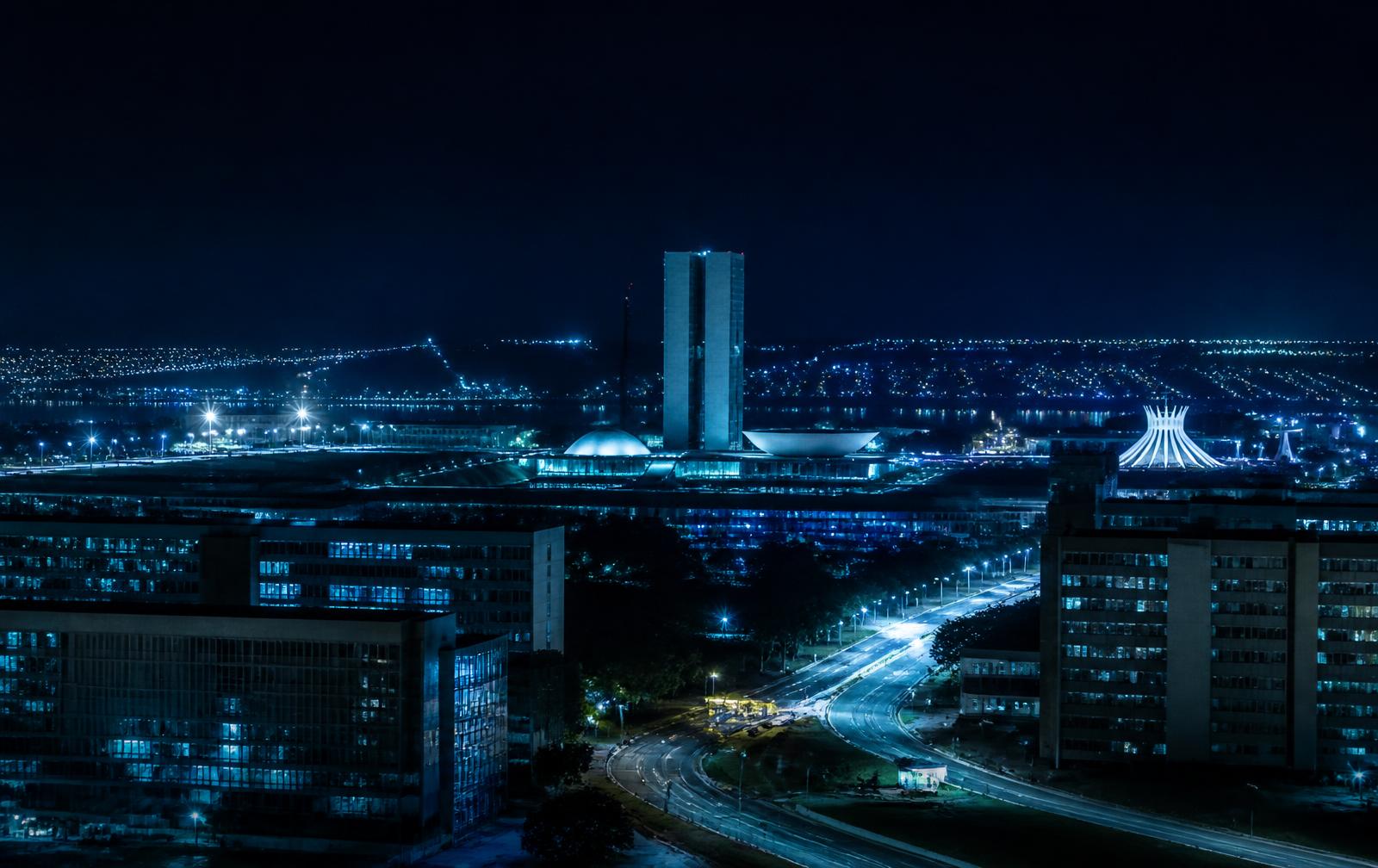 Vista aérea noturna de Brasília